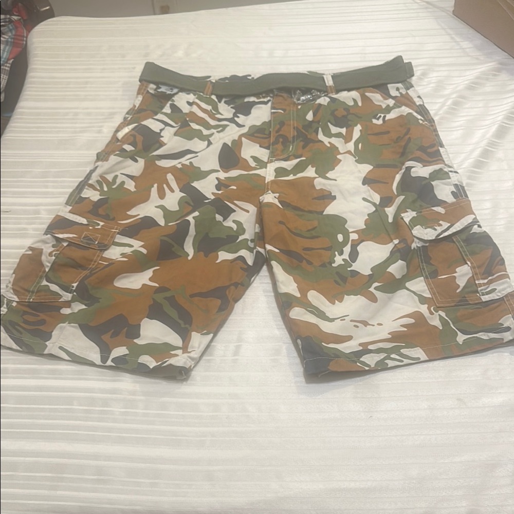 TRUE ROCK Green and Brown Cargo Shorts Sz 40”